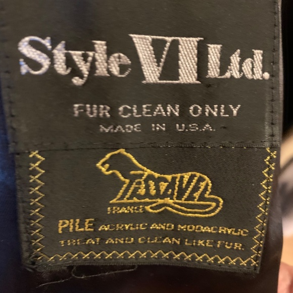 Beautiful Faux Fur coat-Size L or XL - Picture 6 of 8